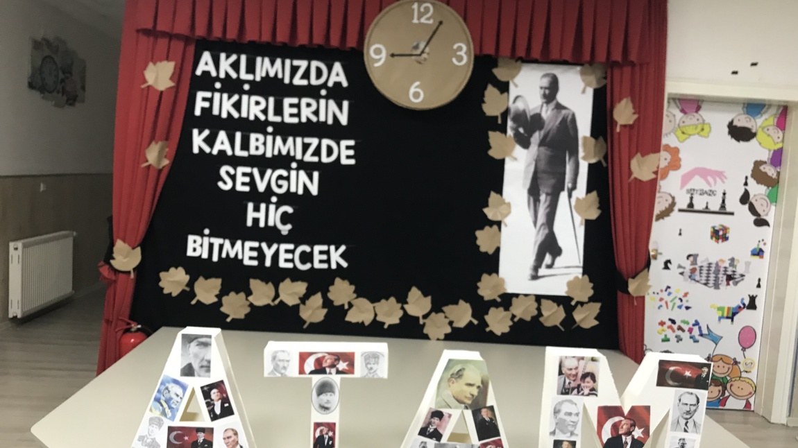 Okulumuz da Cumhuriyetimizin Kurucusu Gazi Mustafa Kemal Atatürk’ün vefatının 86. yılı dolayısıyla okulumuz öğretmenleri tarafından proğram düzenlenmiştir.