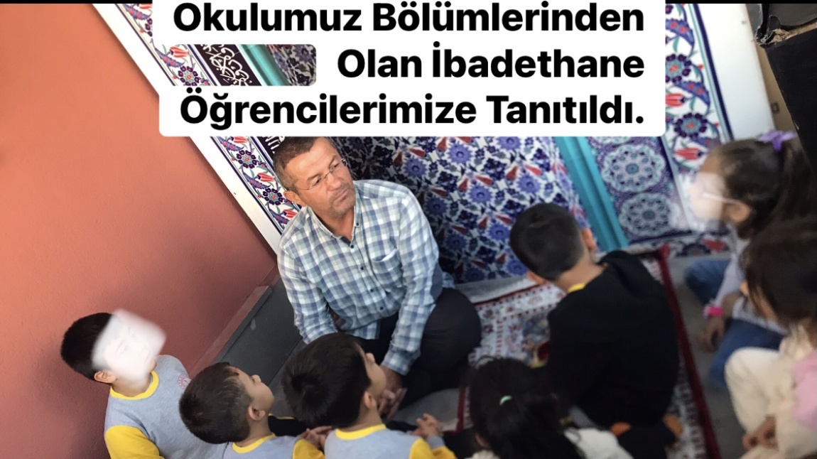 Okulumuz Bölümlerinden Olan İbadethanenin Öğrencilerimize Tanıtımı Okulumuz Müdürü Eren MARAŞLI Tarafından Yapılmıştır.Fotoğraflayan Rukiye Öğretmenimize Teşekkür Ederiz.